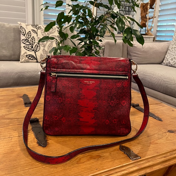 HENRI BENDEL NWOT $428 The Whitney Lizard  Messenger Bag w/ dust bag - Picture 2 of 16